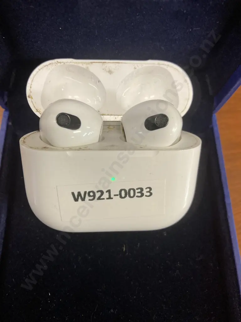 Apple AirPods With Charging Case (Model A2566) Image 1++